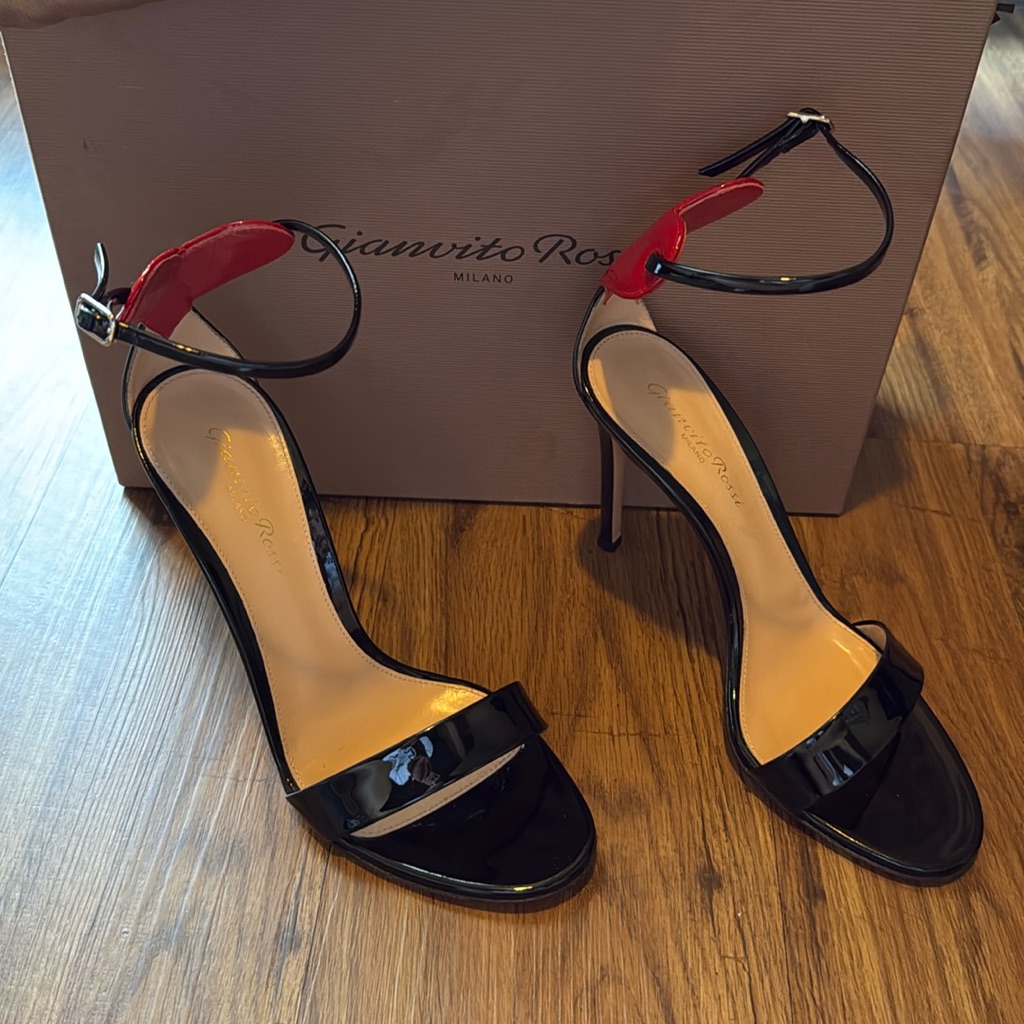 Gianvito Rossi Black Heels With Black Heart